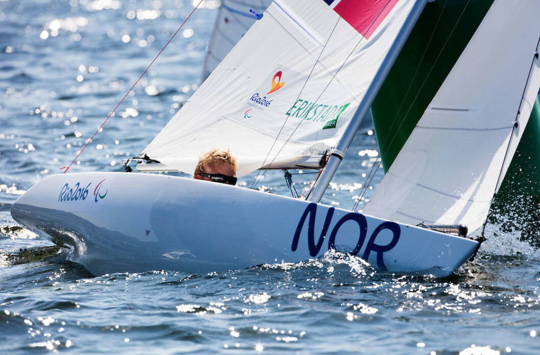 VANT: Bjørnar Erikstad åpnet paralympics tredje seilasdag med seier, og har med det seilt seg inn i medaljekampen. VANT: Bjørnar Erikstad åpnet paralympics tredje seilasdag med seier, og har med det seilt seg inn i medaljekampen.