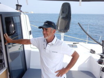 MR. MULTIHULL: Loick Peyron er engasjert av Outremer. Han var skipper på trimaranen som holder verdensrekorden rundt jorda. Nå jobber han også for America\'s Cup-laget Artemis. MR. MULTIHULL: Loick Peyron er engasjert av Outremer. Han var skipper på trimaranen som holder verdensrekorden rundt jorda. Nå jobber han også for America\'s Cup-laget Artemis.