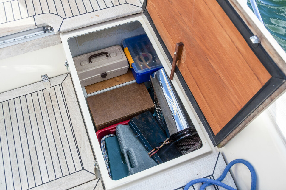 PLASS: Det er bra med stueplass i cockpitbenkene.