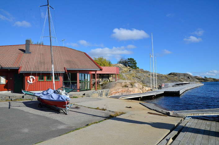 KLUBBHUS: Vågsbygd Seilforening disponerer rikelig med bryggeplass på Bredalsholmen like utenfor Andøya.