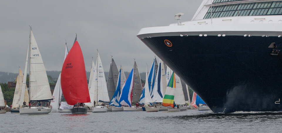 SPINNAKER: Alle båter trenger mye duk i lett vind på lens. Klassen uten spinnaker er for seilere som ikke er komfortabel med slike seil. SPINNAKER: Alle båter trenger mye duk i lett vind på lens. Klassen uten spinnaker er for seilere som ikke er komfortabel med slike seil.