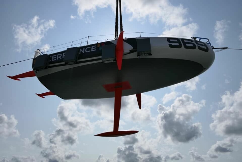 BADEKAR: Den nye båten er bare 6.5 meter lang. Kjølen er teleskopisk slik at den stikker maksimalt, selv når den er vippet mot lo.