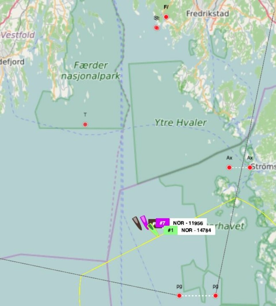 TRACKING: Båtene ligger vest av Koster kl 16:00.