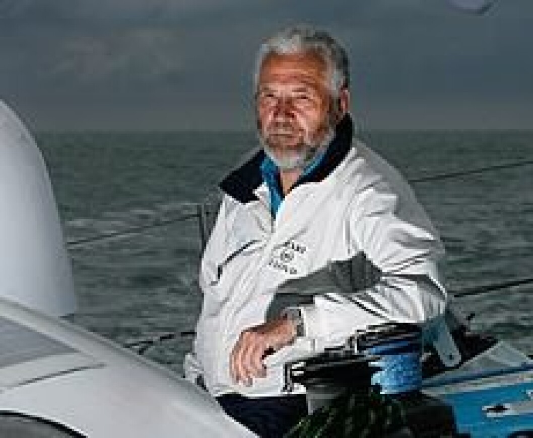 Sir Robin tilbake til Fremantle med autopilotproblemer Sir Robin tilbake til Fremantle med autopilotproblemer