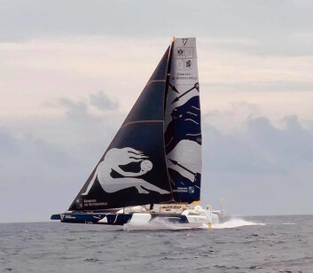 FLYR: «Maxi Edmond de Rothschild» i foiling-mode. FLYR: «Maxi Edmond de Rothschild» i foiling-mode.