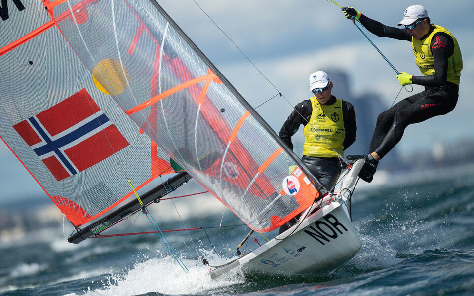 STØRSTE FAVORITTER: Ingen er klarere NM-favoritter enn Mathias Berthet og Alexander Franks-Penty, men først må klassen møsntre fire båter til for at NM-medaljene skal bli utdelt. STØRSTE FAVORITTER: Ingen er klarere NM-favoritter enn Mathias Berthet og Alexander Franks-Penty, men først må klassen møsntre fire båter til for at NM-medaljene skal bli utdelt.