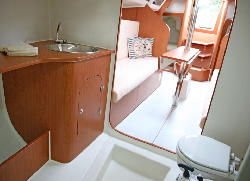 INNREDNING: Som Sun Fast 3200 og nye J/99 er WC flyttet frem, mens det er to akterlugarer bak.