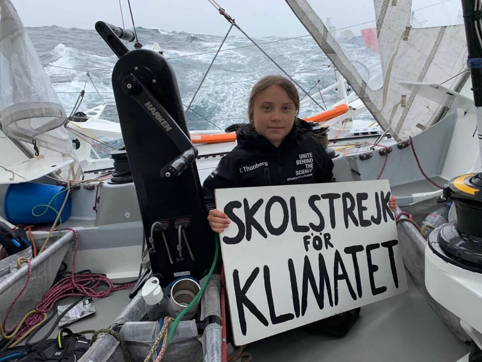 SEIL: Greta Thunberg feiret ettårsdagen for starten på sin protest til havs. Nå har hun blitt helt og forbilde for en hel generasjon.
