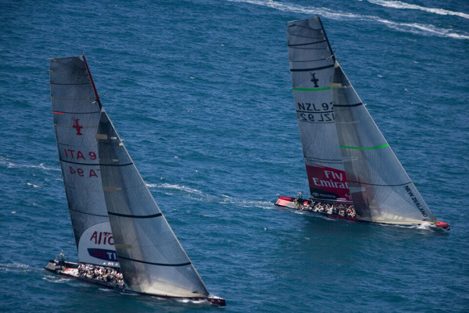 Valencia, 02 06 2007Louis Vuitton Cup FinalEmirates Team New Zealand vs Luna Rossa Challenge©ACM 2007/Photo:Carlo Borlenghi