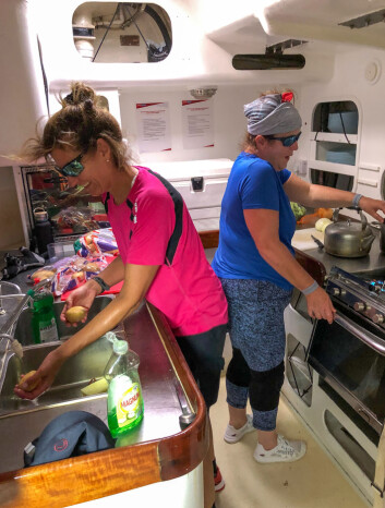 AMATØRENES VOLVO OCEAN RACE: Det er ingen krav om seilerfaring i Clipper Race, men alle deltagerne må gjennom fire ukers trening før regattaen. Deltagerne utgjør mannskapet og utfører alle jobber om bord. AMATØRENES VOLVO OCEAN RACE: Det er ingen krav om seilerfaring i Clipper Race, men alle deltagerne må gjennom fire ukers trening før regattaen. Deltagerne utgjør mannskapet og utfører alle jobber om bord.