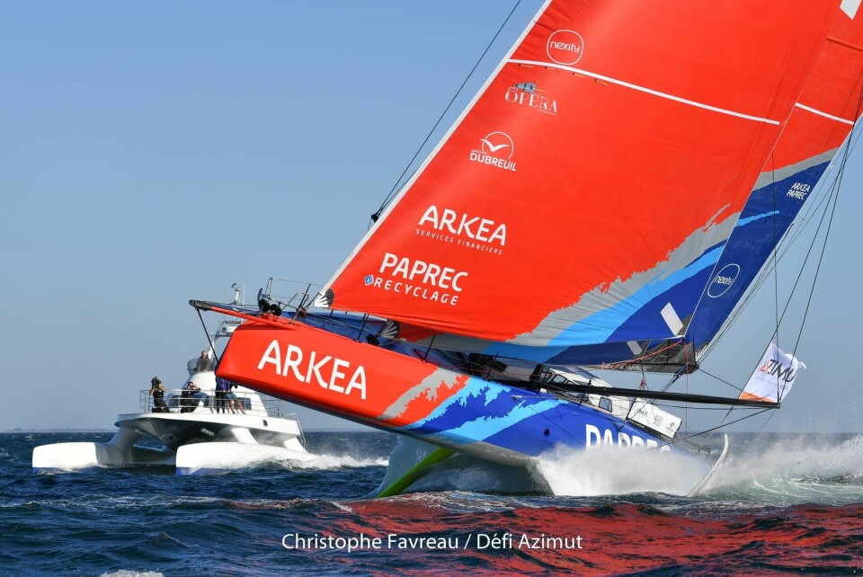 NY: Arkea-Paprec startet, men brøt Fastnet Race. Nå kan den levere.