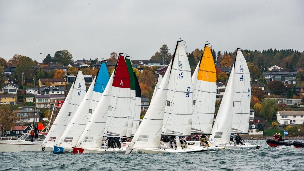 29 LAG: Gjennom heat-seiling med 10 og 10 båter skal 29 lag kjempe om tittelen «Mesternes mester» og kongepokalen 11. og 12. oktober i Åsgårdstrand. 29 LAG: Gjennom heat-seiling med 10 og 10 båter skal 29 lag kjempe om tittelen «Mesternes mester» og kongepokalen 11. og 12. oktober i Åsgårdstrand.