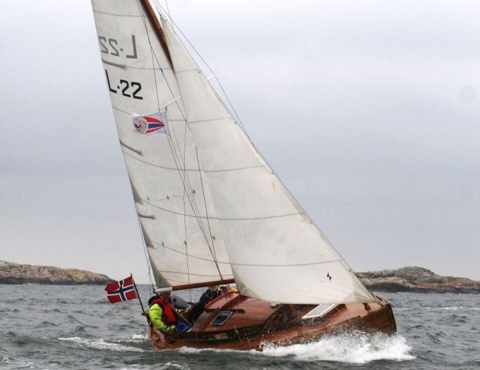 Frisk skøyteseilas med dramatikk