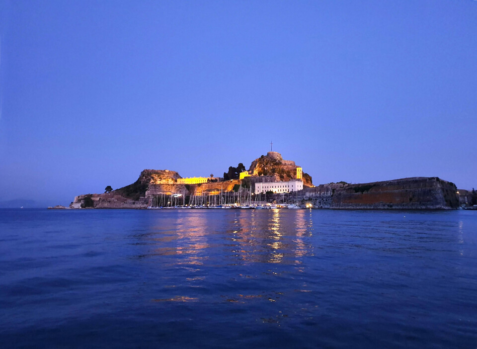 KORFU: Mandraki Marina i Kerkira.