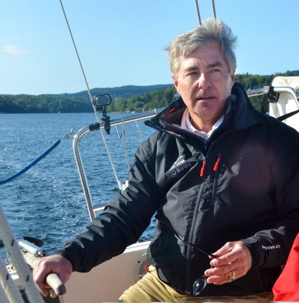 KURS: Ambassadør Kenneth J. Braithwaite fant seg godt til rette i redaktørens båt.