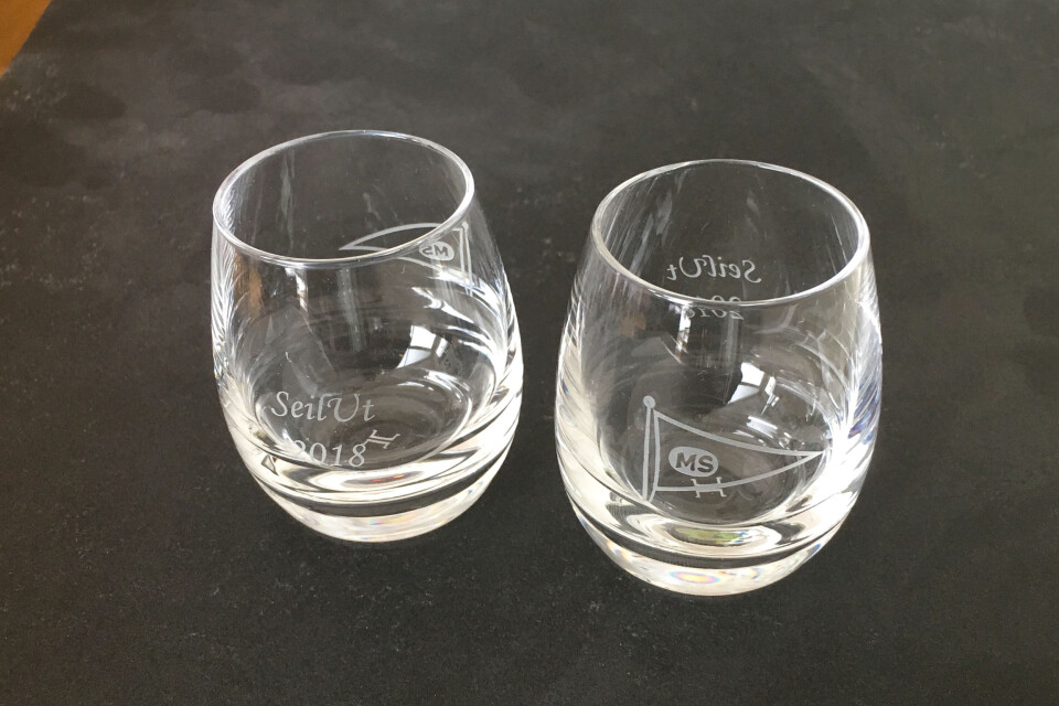 ANKERDRAM: Graverte glass til ankerdrammen er premie i SeilUt. ANKERDRAM: Graverte glass til ankerdrammen er premie i SeilUt.
