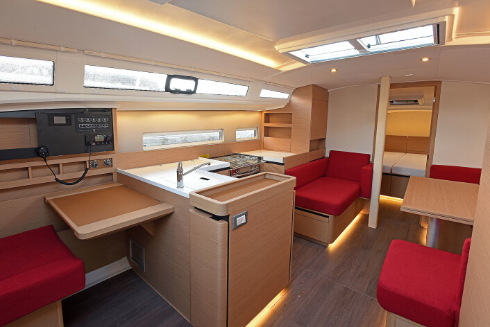 Familieturseilere: Sun Odyssey 410. Familieturseilere: Sun Odyssey 410.