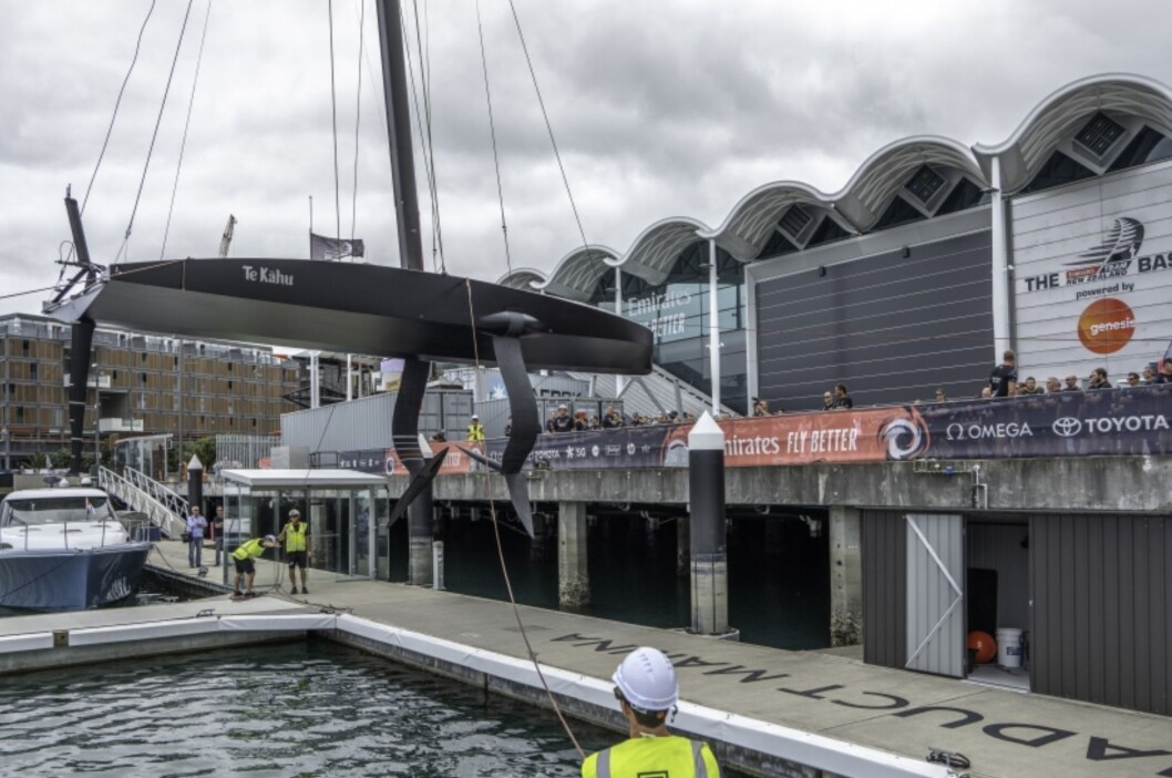 NY: «Te K?hu» blir Emirates Team New Zealand nye treningsbåt. Den er under 40 fot. NY: «Te K?hu» blir Emirates Team New Zealand nye treningsbåt. Den er under 40 fot.