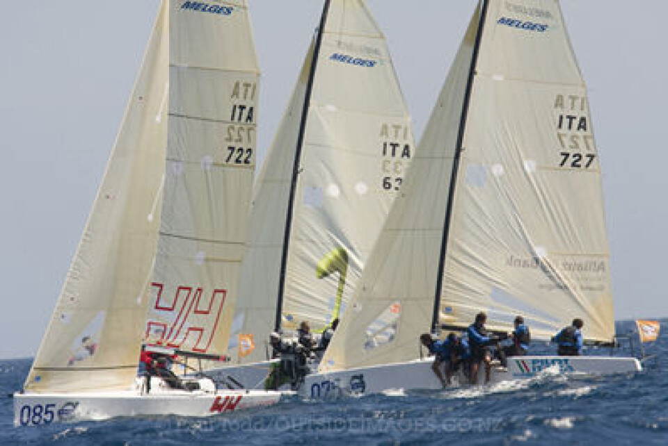 VOLVO MELGES 24 WORLD CHAMPIONSHIP 2008.Hosted by Yacht Club Costa Smeralda Day four of the worlds. Race 6 got underway The wind on the courses is 265 to 270 degrees at 16 to 23 knots under a bright blue sky. The Mistral has set in for the ...