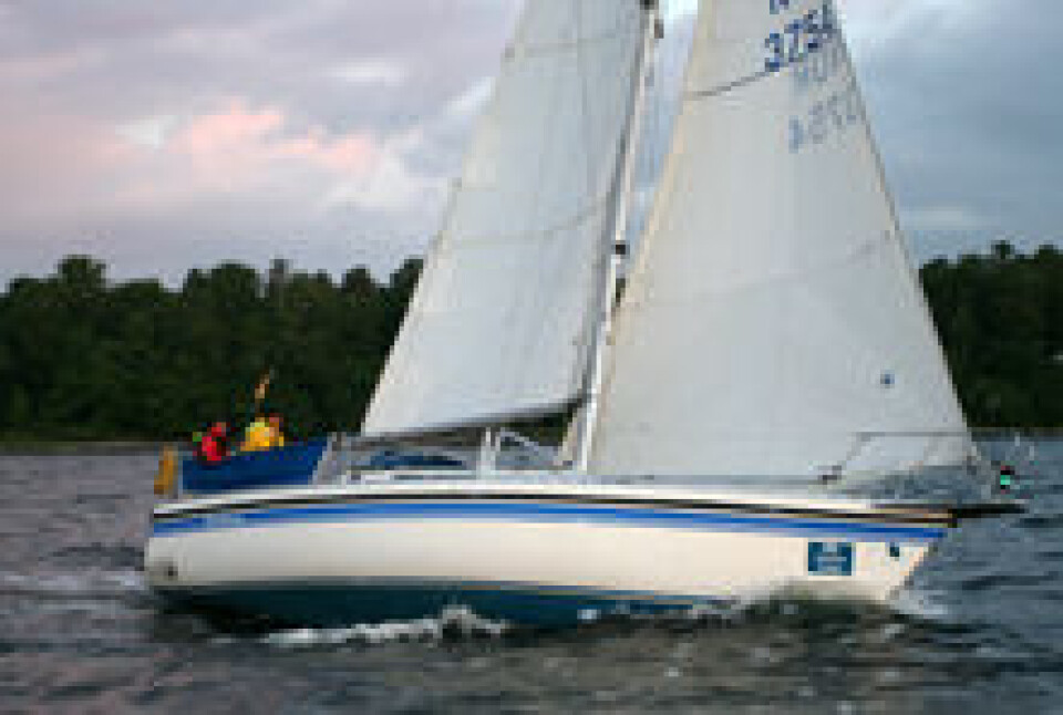 Seiler inn i soloppgangen