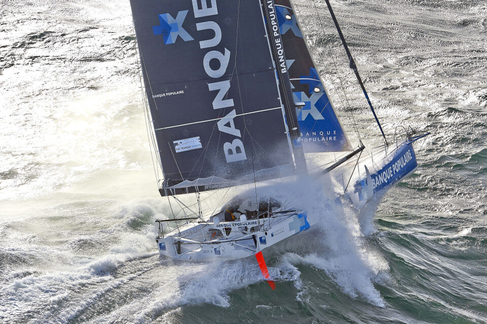 FLYR: Banque Populaire VIII med skipper Armel Le Cléac'h vil holde høy hastighet etter start.