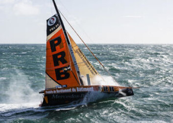 FALLER: Vincent Riou har imponert så langt, men har bare seilt 443 nm siste døgn, 1,5 knop tregere i snitt enn Thomson. FALLER: Vincent Riou har imponert så langt, men har bare seilt 443 nm siste døgn, 1,5 knop tregere i snitt enn Thomson.