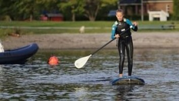 SUP: Padlebrett er en spennende form å trene balanse og kondisjon. SUP: Padlebrett er en spennende form å trene balanse og kondisjon.
