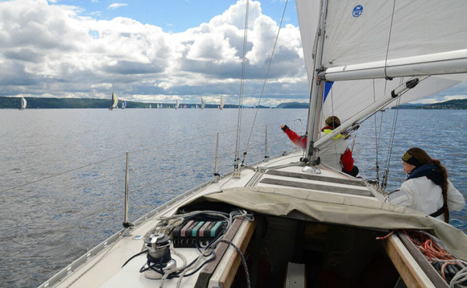 SILKESEILAS: Lett vind preget lørdagens seilas av Oslofjorden Rundt, men den forsvant ikke før etter at alle båter var i mål.