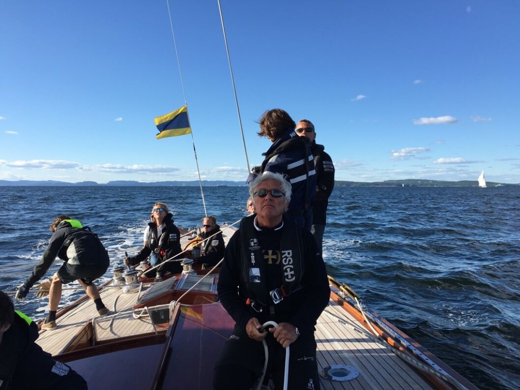 «Vema» kjemper i vindstilla. «Vema» kjemper i vindstilla.