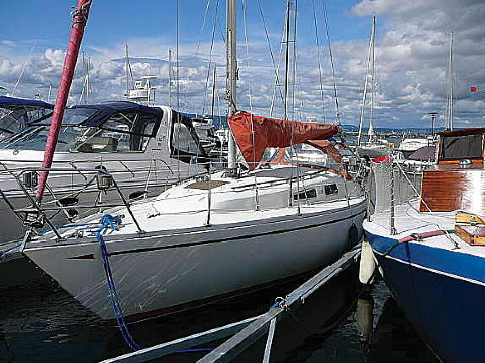 COMFORT 30: Trygg turseiler på 30 fot, men med en innredning som trenger et skippertak. Kr. 120 000.