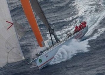 BRØT: Favoritten «Wild Oats» måtte bryte på grunn av problemer med kjølen. BRØT: Favoritten «Wild Oats» måtte bryte på grunn av problemer med kjølen.