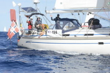 BAVARIA: Erik Welin-Larsen og Tina Bringlimarki «Endorphine II» drømte om Hallberg-Rassy men endte opp med en Bavaria. BAVARIA: Erik Welin-Larsen og Tina Bringlimarki «Endorphine II» drømte om Hallberg-Rassy men endte opp med en Bavaria.