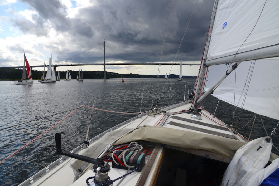 START: Bohusracet starter fra Uddevalla, deretter går seilasen ut fjorden til Marstrand, nordover til Hvaler og sydover til mål i Smögen. START: Bohusracet starter fra Uddevalla, deretter går seilasen ut fjorden til Marstrand, nordover til Hvaler og sydover til mål i Smögen.