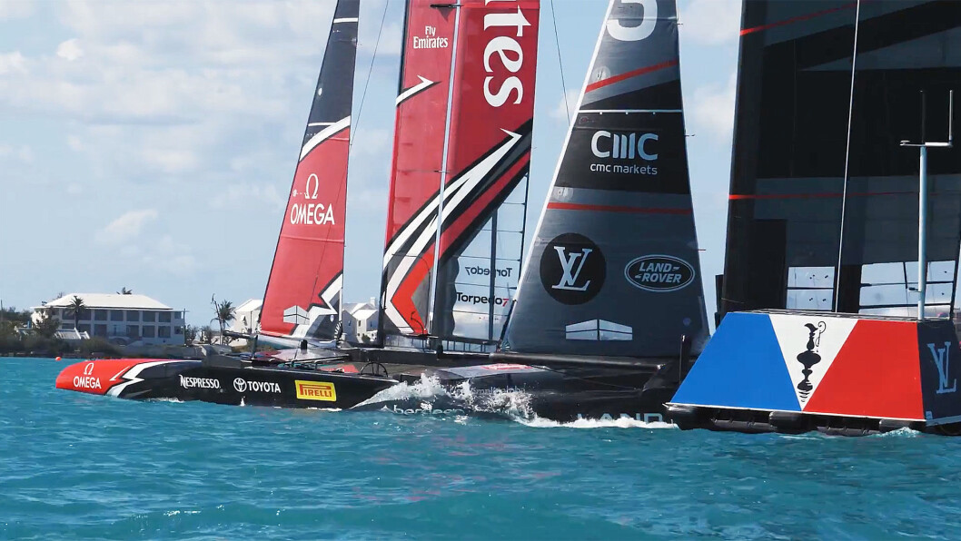 KOLLISJON: Land Rover BAR seilte inn i hekken på Emirates Team New Zealand 16. mai, bare 10 dager før start. KOLLISJON: Land Rover BAR seilte inn i hekken på Emirates Team New Zealand 16. mai, bare 10 dager før start.