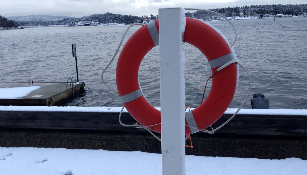 DOBLING: Mange har druknet fra båt i vinter, og Redningsselskapet advarer mot glatte brygger og farlig is. DOBLING: Mange har druknet fra båt i vinter, og Redningsselskapet advarer mot glatte brygger og farlig is.