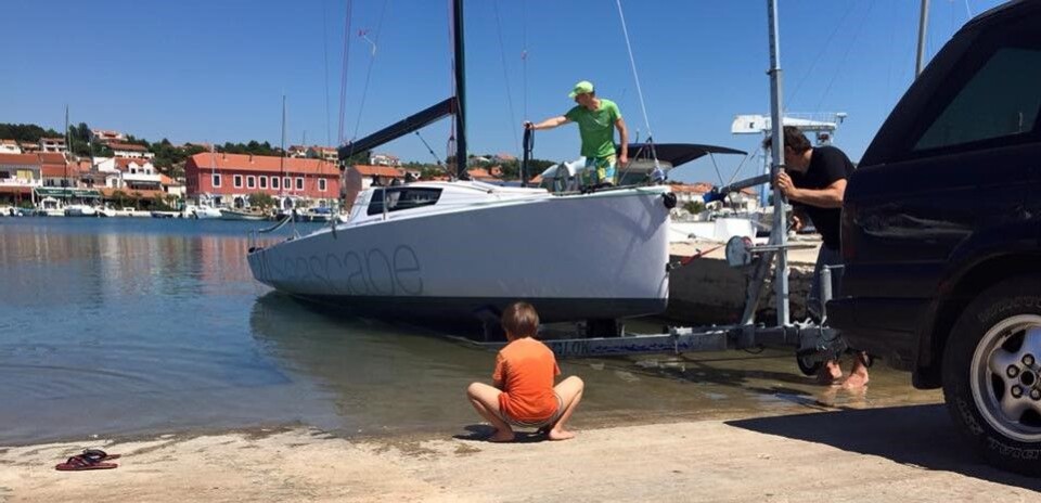 SJØSETTING: Det er enkelt å sjøsette Seascape 24 fra hengeren.
