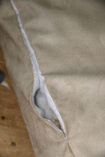 VASK: Vi sydde inn borrelås for å kunne ta av og vaske stoffet. VASK: Vi sydde inn borrelås for å kunne ta av og vaske stoffet.