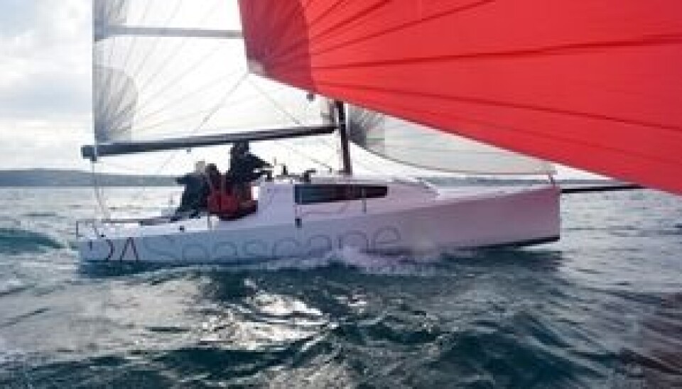 PRAKTISK: Seascape 24 er bygget for familieseiling, men har like mye seil i forhold til vekt som en Melges 24.