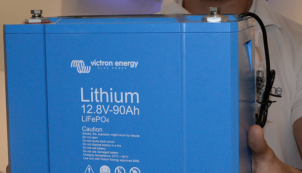 ENERGI: Litiumbatteri har høyere energitettehet enn blybatterier, og veier en brøkdel. De skal også ha langt lengre holdbarhet, og kan både motta og avgi strøm raskere.