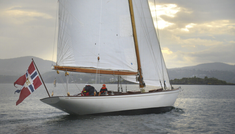 10-METEREN ROLLO 4: 58 fot, 19,5 tonn, bygd av Anker & Jensen i Vollen i 1936. 10-METEREN ROLLO 4: 58 fot, 19,5 tonn, bygd av Anker & Jensen i Vollen i 1936.