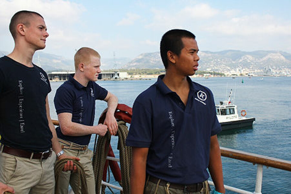 PÅ CRUISE: Fra høyre: Jeg, Kasper og Nick på vei inn leden mot Toulon. Jeg står klar med kasteline.