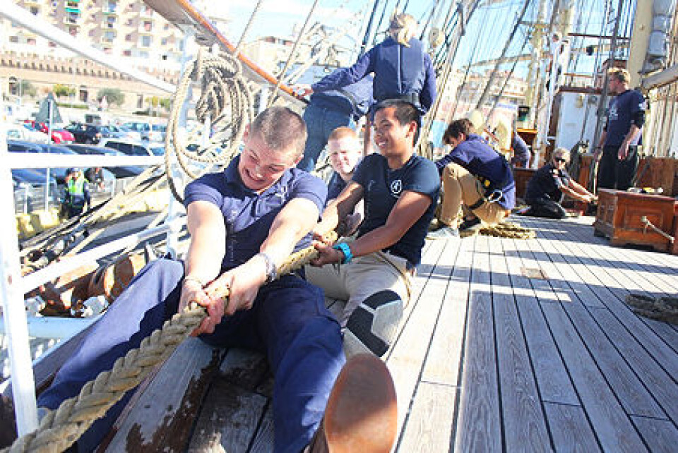 I ARBEID: Fra venstre: Jeg, Nick og Kasper som drar i trossene i Civitavecchia. I ARBEID: Fra venstre: Jeg, Nick og Kasper som drar i trossene i Civitavecchia.