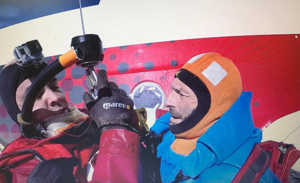 REDDET: Yves le Blevec ble reddet opp av Armada de Chile torsdag 14. desember utenfor Kapp Horn. REDDET: Yves le Blevec ble reddet opp av Armada de Chile torsdag 14. desember utenfor Kapp Horn.