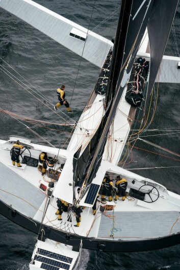 12MANN: «Spindrift» seiler med mye folk, som gjør at den kan seiles 100 prosent hele tiden. 12MANN: «Spindrift» seiler med mye folk, som gjør at den kan seiles 100 prosent hele tiden.