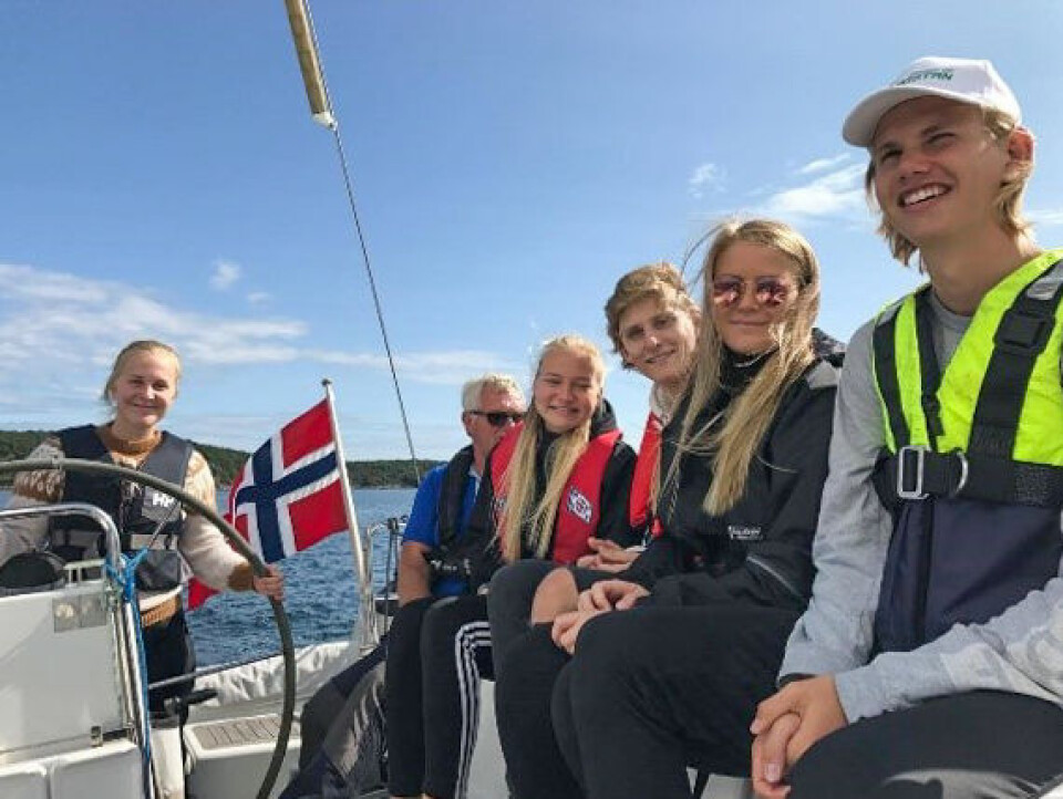 PÅ TUR: Re-elevene seilte rundt i Nøtterøy-skjærgården og overnattet i telt på Østre Bolærne.