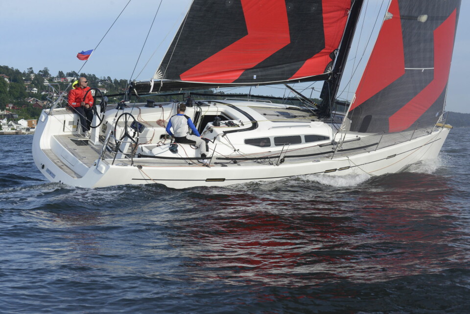DEHLER 44: Duoen seilte Marius Løkens «Off Course», en båt Hjorthøy hadde hatt få timer om bord i.
