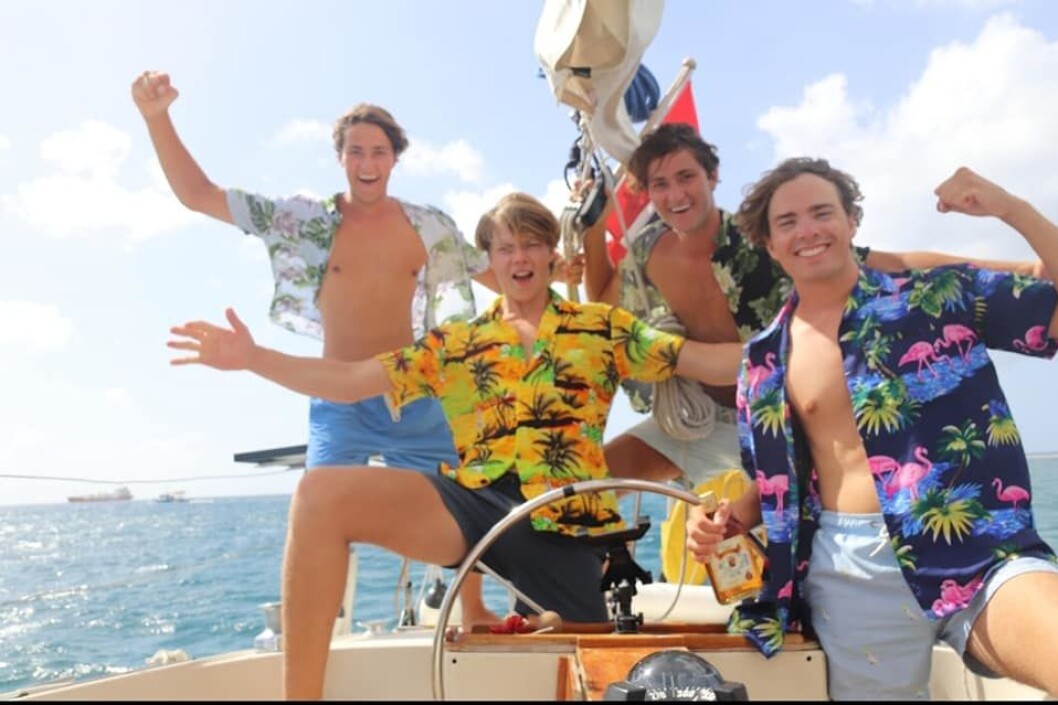 LANGUR: Gutta på «S/Y Tonic» ankom Barbados etter en opplevelsesrik Atlanterhavsseilas. Fra venstre på bildet; Sindre Haugmo, Elias Istad, Erik Haugmo og Gabriel Gjessing. LANGUR: Gutta på «S/Y Tonic» ankom Barbados etter en opplevelsesrik Atlanterhavsseilas. Fra venstre på bildet; Sindre Haugmo, Elias Istad, Erik Haugmo og Gabriel Gjessing.