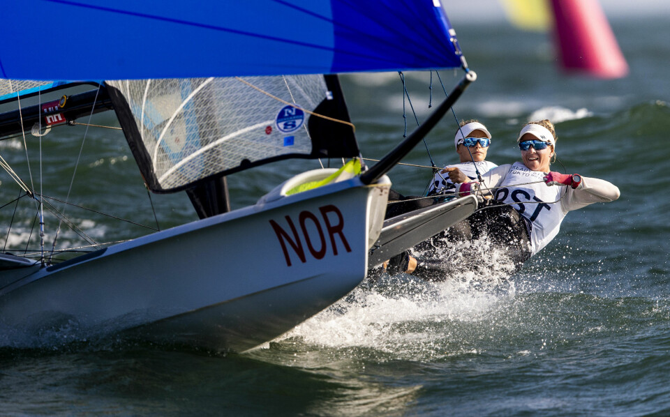 MOT OL: Helene Næss og Marie Rønningen seiler med stø kurs mot OL, der de vil være blant Norges fremste medaljekandidater. I prøve-OL i 2019 vant de sølv.