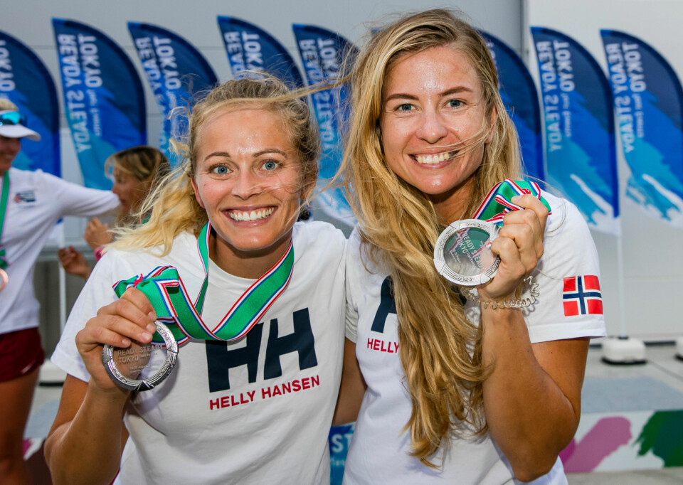 SØLV I PRØVE-OL: Helene Næss (t.v) og Marie Rønningen rangerer sølvet de vant i prøve-OL i 2019 som sin hittil beste prestasjon, selv over EM-gullet de vant i 2018.