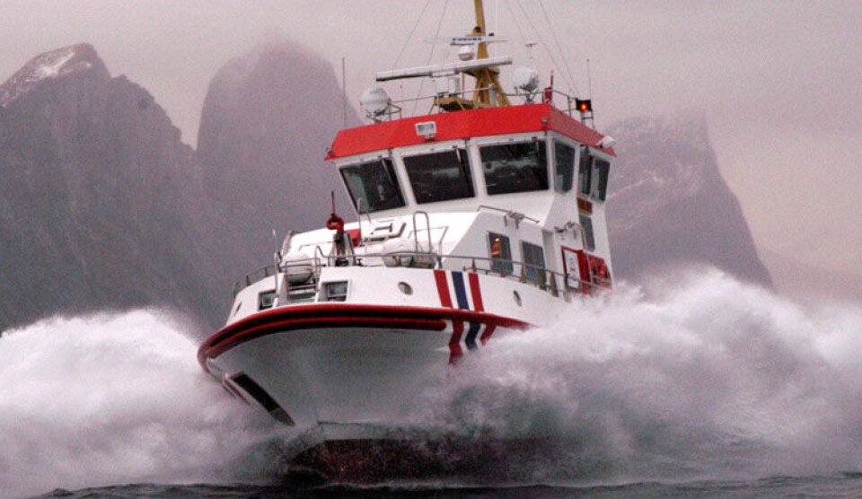 RS Erik Bye i fart ved Senja